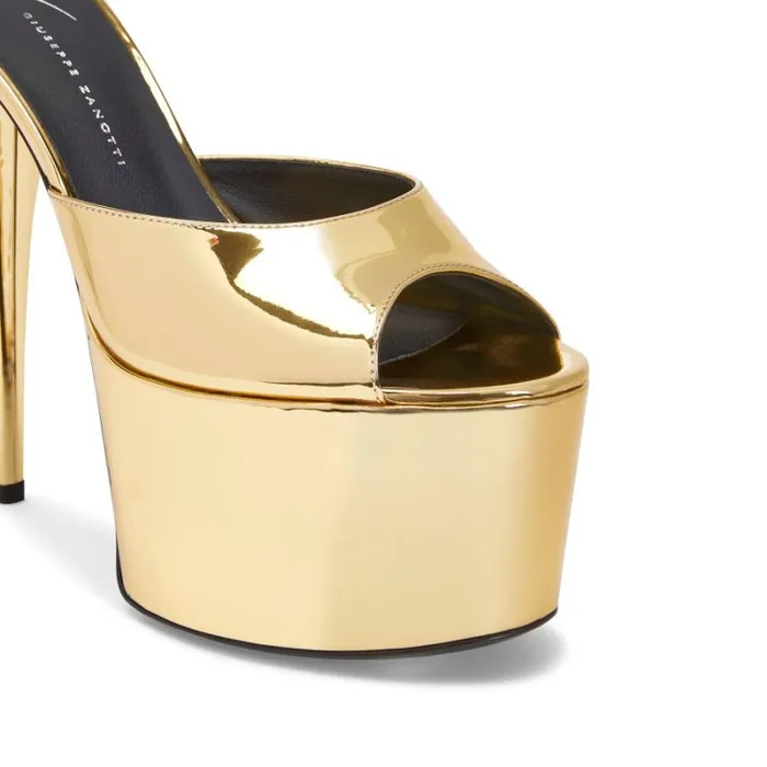 Gz Aida Gold Women Giuseppe Zanotti Sandals