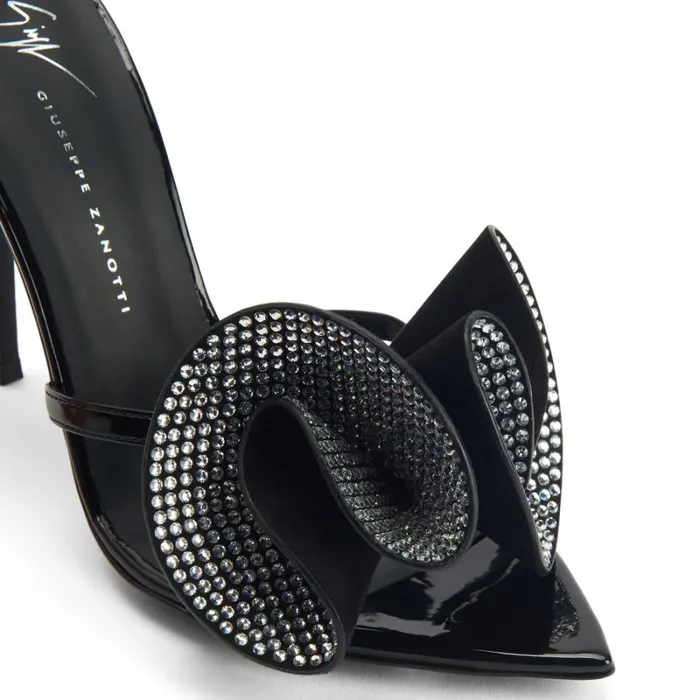 Intriigo Charmante Black Women Giuseppe Zanotti Sandals
