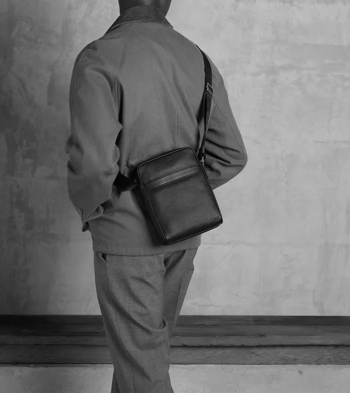Le Tanneur Crossbody Bags Men MediumSized Satchel In Grained Leather Coffee Brown
