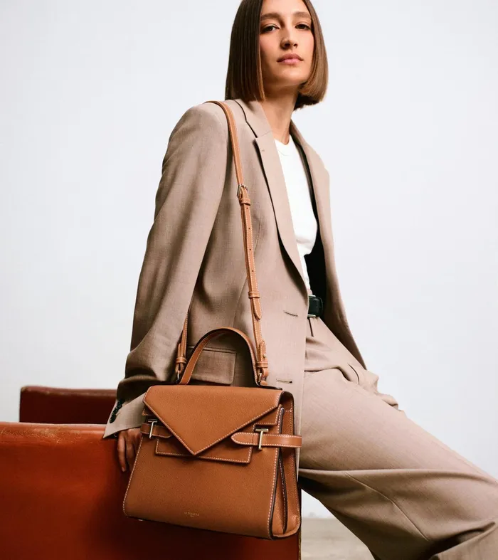 Le Tanneur Handbags Women Medium Handbag With Double Flap In Grained Leather Brown Tan