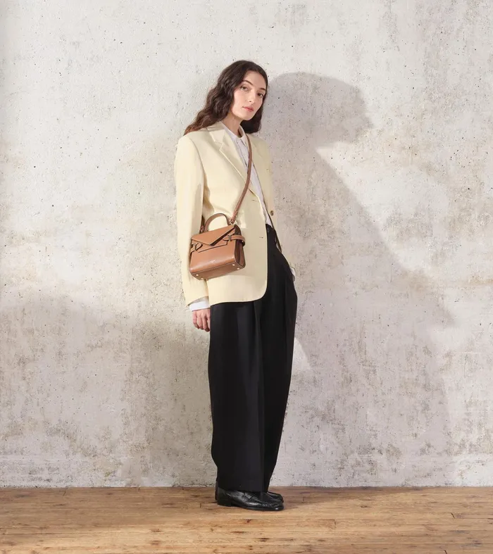 Le Tanneur Handbags Women Small Handbag With Double Flap In Grained Leather Brown Tan