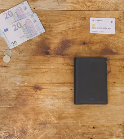 Le Tanneur Wallets Men Zipped Pocket And 2 Shutters Wallet In Smooth Leather Coffee Brown