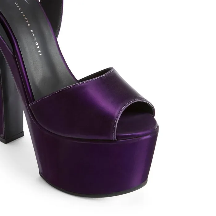Tarifa PURPLE Women Giuseppe Zanotti Sandals