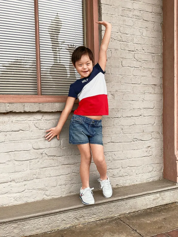 Tommy Hilfiger Adaptive ColourBlocked TShirt Classic WhiteEvening Blue Girls Tops and TShirts Gift 4 You Tommy Hilfiger Adaptive ColourBlocked TShirt Classic WhiteEvening Blue Girls Tops and TShirts Gift 4 You
