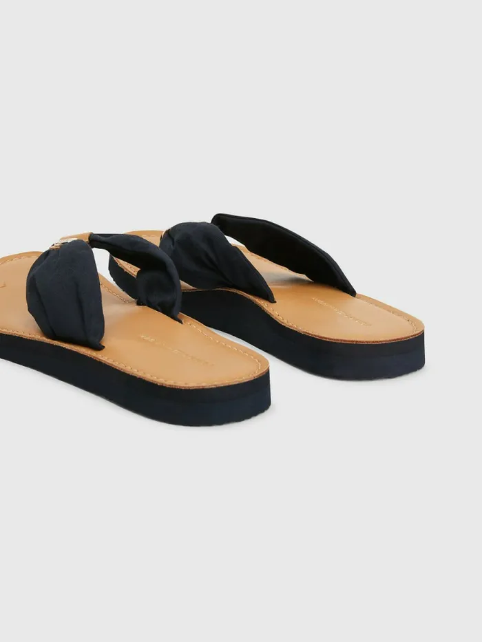 Tommy Hilfiger Essential Leather Footbed FlipFlops Desert Sky Womens Trainers On Sale
