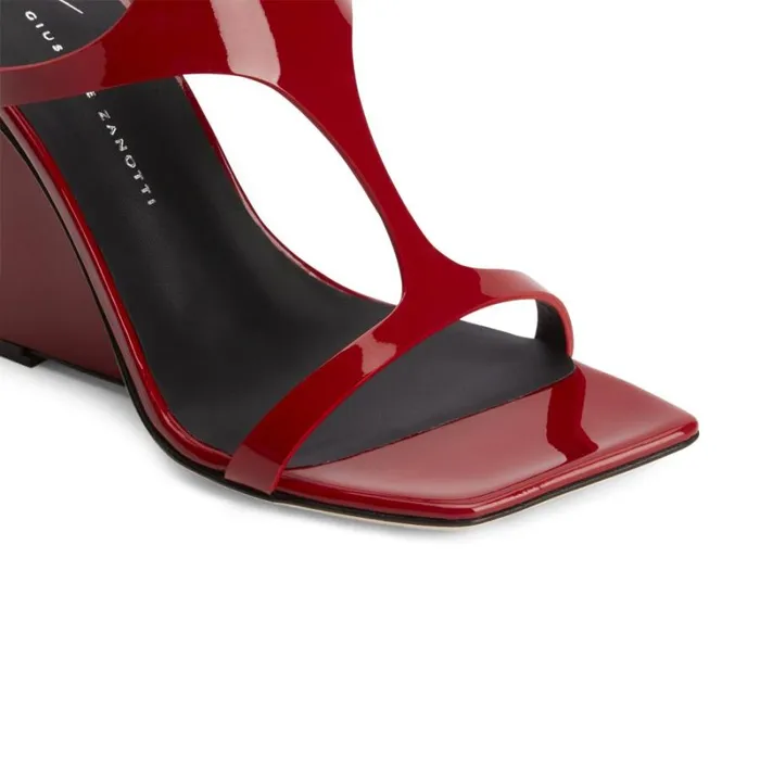 Tutankamon Red Women Giuseppe Zanotti Sandals