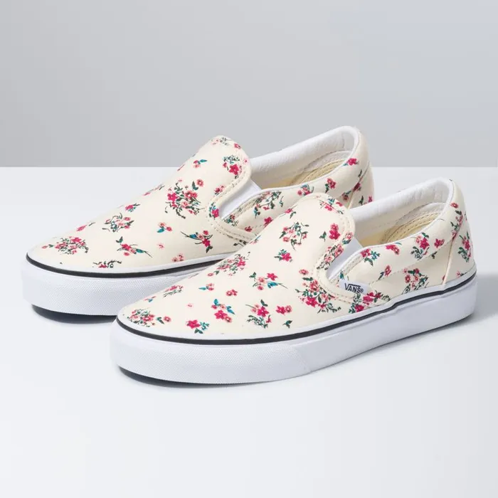 Vans Classics Shoes MensWomens Ditsy Floral Classic SlipOn Classic WhiteTrue White Vans Classics Shoes MensWomens Ditsy Floral Classic SlipOn Classic WhiteTrue White