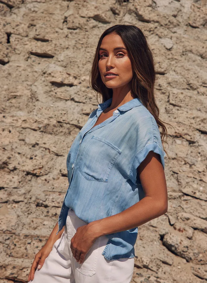 Women Bella Dahl Short Sleeve Two Pocket Short Sleeve Shirt 8211 Caribbean Wash CARIBBEAN WASH