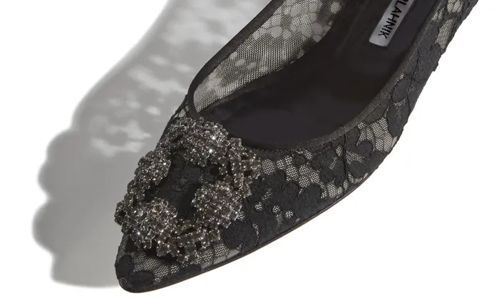 Women Dress Shoes Manolo Blahnik HANGISIFLAT LACE Black Lace Jewel Buckle Flat Shoes Women Dress Shoes Manolo Blahnik HANGISIFLAT LACE Black Lace Jewel Buckle Flat Shoes
