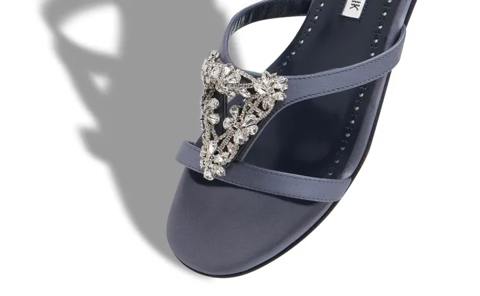 Women Flats Manolo Blahnik TRINAMUFLAT BlueGrey Satin Triangular Embellished Sandals Women Flats Manolo Blahnik TRINAMUFLAT BlueGrey Satin Triangular Embellished Sandals