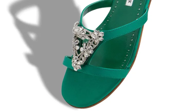 Women Flats Manolo Blahnik TRINAMUFLAT Green Satin Triangular Embellished Sandals Women Flats Manolo Blahnik TRINAMUFLAT Green Satin Triangular Embellished Sandals