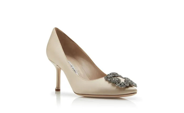 Women Hangisi Manolo Blahnik HANGISI 70 Champagne Satin Jewel Buckle Pumps
