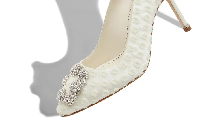 Women Hangisi Manolo Blahnik HANGISI 70 White Textile Dobby Print Jewel Buckle Pumps Women Hangisi Manolo Blahnik HANGISI 70 White Textile Dobby Print Jewel Buckle Pumps