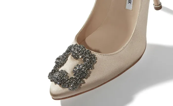Women Hangisi Manolo Blahnik HANGISI Champagne Satin Jewel Buckle Pumps Women Hangisi Manolo Blahnik HANGISI Champagne Satin Jewel Buckle Pumps