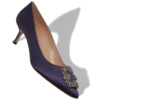 Women Low Heels Manolo Blahnik HANGISI 50 Dark Blue Satin Jewel Buckle Pumps Women Low Heels Manolo Blahnik HANGISI 50 Dark Blue Satin Jewel Buckle Pumps