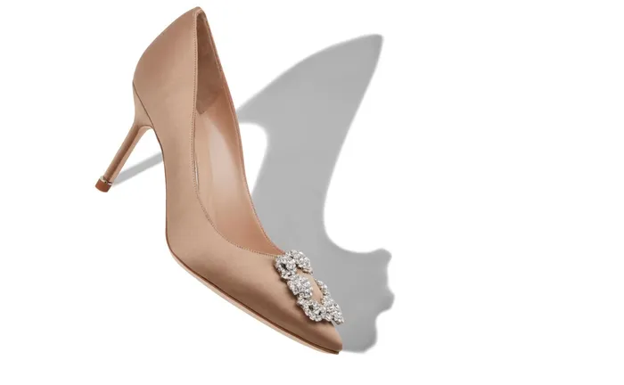 Women Mid Heels Manolo Blahnik HANGISI 70 Beige Satin Jewel Buckle Pumps Women Mid Heels Manolo Blahnik HANGISI 70 Beige Satin Jewel Buckle Pumps