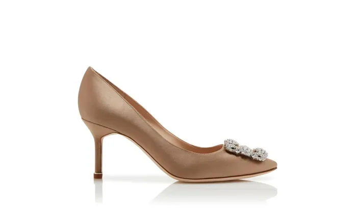 Women Mid Heels Manolo Blahnik HANGISI 70 Beige Satin Jewel Buckle Pumps Women Mid Heels Manolo Blahnik HANGISI 70 Beige Satin Jewel Buckle Pumps