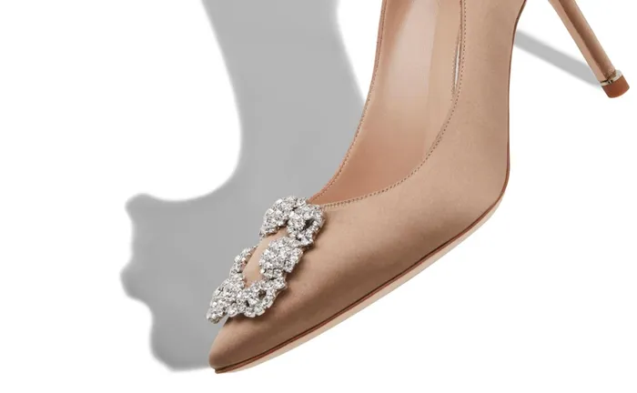 Women Mid Heels Manolo Blahnik HANGISI 70 Beige Satin Jewel Buckle Pumps Women Mid Heels Manolo Blahnik HANGISI 70 Beige Satin Jewel Buckle Pumps