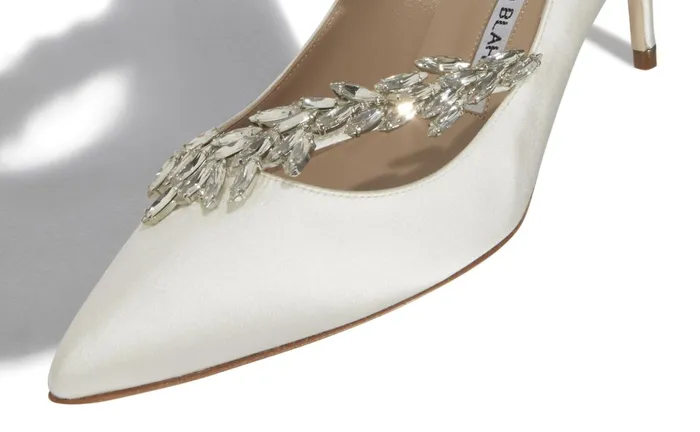 Women Nadira Manolo Blahnik NADIRA 70 White Satin Jewel Buckle Pumps Women Nadira Manolo Blahnik NADIRA 70 White Satin Jewel Buckle Pumps